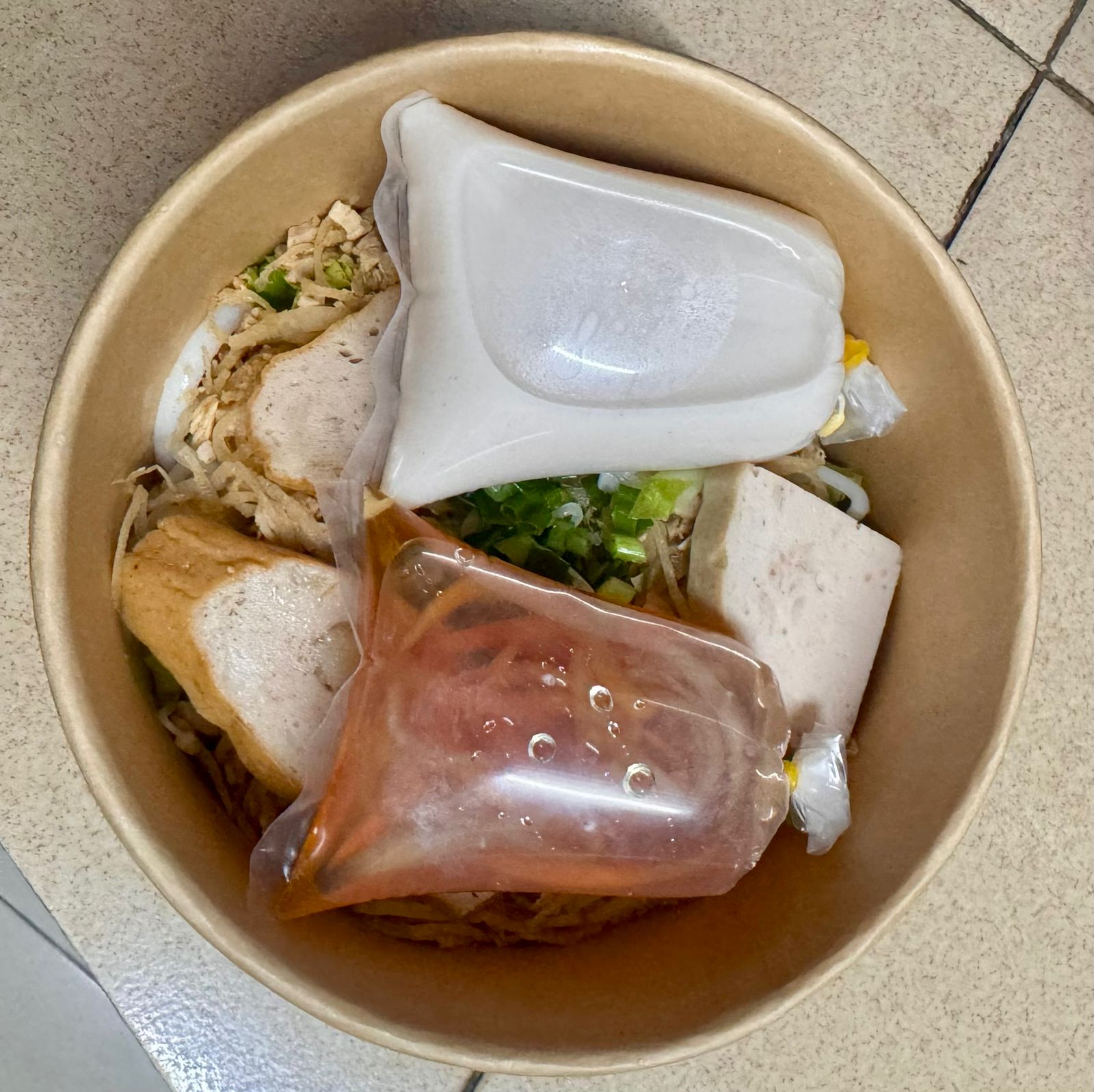 Bánh tằm bì chả nước dừa