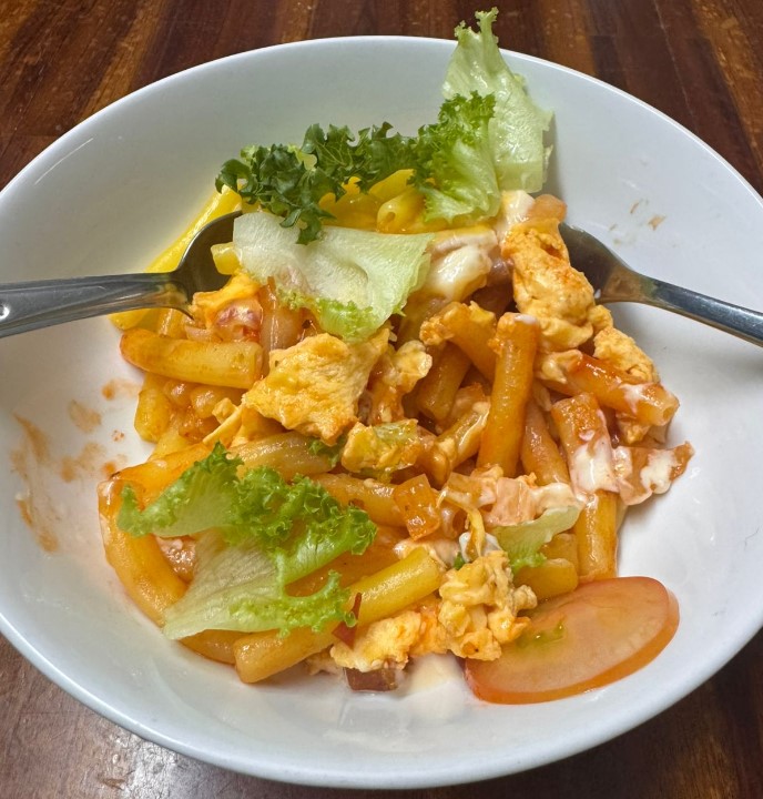 Nui xào trứng thêm phô mai